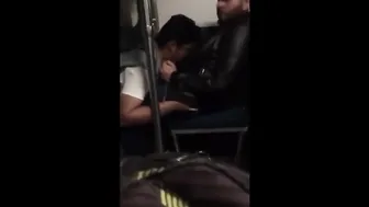 Chupada gay amateur en estación de metro
