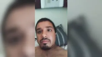 प्यूर्टो रिकन ट्विंक ने होममेड सोलो में बड़े लंड को मुठ मारी और चूसा