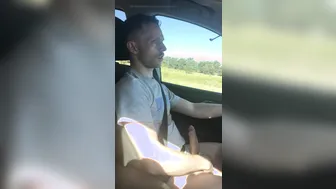 Johnnie paramour se branle et retient son éjaculation avec sa gross...