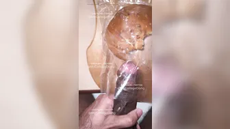 Adolescente peludo de la universidad se masturba y se corre en su p...