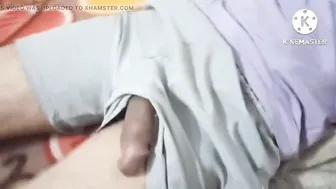पहली बार अपने सौतेले भाई के विशाल राक्षस लंड को छूना