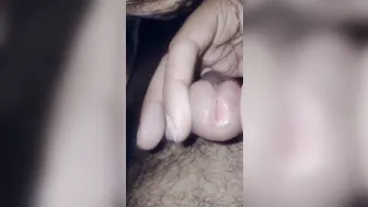 Hétero peludo americano se masturba com seu pau grande com muito pr...