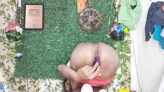 Joven solista se masturba su gran polla en sesión de masturbación c...