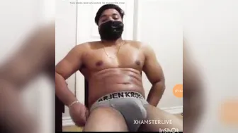 Garoto magrinho se masturba sozinho e goza na cueca