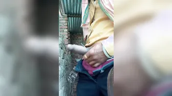 Indischer daddy wichst seinen großen unbeschnittenen schwarzen schw...