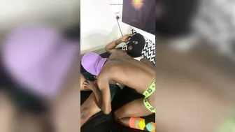 肌肉男用大鸡巴无套内射年轻黑皮肤小鲜肉