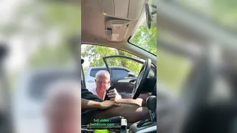 älterer bär beim cruisen erwischt, wichst großen schwarzen schwanz ...