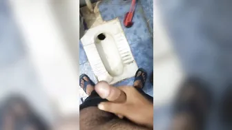 नौजवान ट्विंक बड़े लंड को हस्तमैथुन करता है