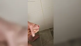 शावर में जर्मन शौकिया हस्तमैथुन