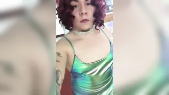 Amateur-crossdresser-twink wichst seinen kleinen schwanz allein zu ...