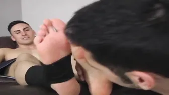 Twink gets erotic foot massage in amateur hardcore session