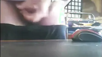 أب ناضج ملتحي يستمني زبه ويقذف