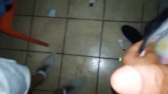 Joven semental bien dotado se folla a pelo un culo apretado profund...