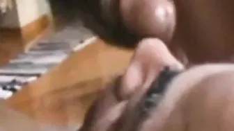 शौकिया डैडी को बूढ़े और जवान सीन में बिना कंडोम के मुँह में लेता है