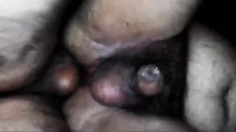 Urso amador leva gozada no cu em sessão bareback