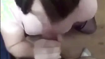 ダディとツインクがアマチュア女装子に手コキ