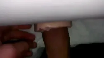 Twink se folla su juguete sexual fleshlight en cámara