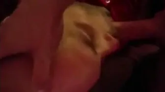 Twink recebe sua primeira creampie oral do amigo hétero