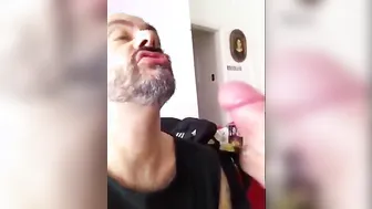 Mamada gay amateur con comida de semen