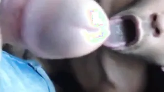 Chico amateur recibe facial bukkake después de masturbarse