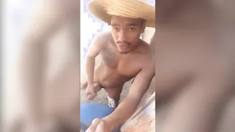 拉丁业余男手淫并被大黑鸡巴插入