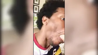 Negro se la chupa a blanco bien dotado en mamada interracial amateur