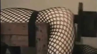 Twink pervertido amarrado para máquina de consolo preto grande