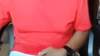 肌肉爸爸在业余摄像头上自慰