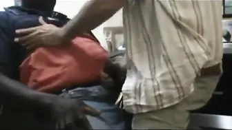 Menage interracial amador com homens negros e gordo branco mais velho