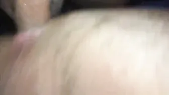 Sissy en cage de chasteté prend une baise anale bareback