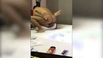 परिपक्व जापानी आदमी ने किशोर प्रेमी को बिना कंडोम के चोदा और अंदर ह...