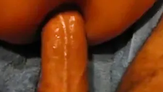 Primera follada anal bareback con una gran polla