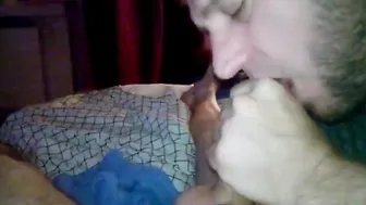 Twink faz deep throat no pau grande do amigo duas vezes