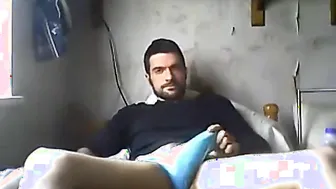 Papai bate punheta com seu pau grande na câmera