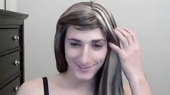Lindo travesti se burla y muestra su ...