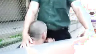 Daddy bekommt outdoor-blowjob in der mittagspause