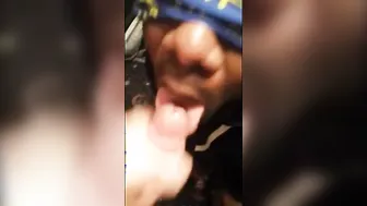 黑人小鲜肉在跨种族口交中吞下白精
