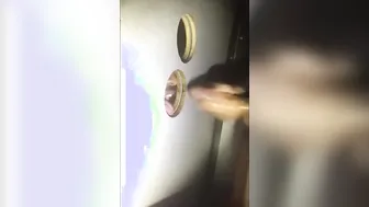 رجل هاوٍ يمص قضيباً أسود كبيراً في غلوري هول