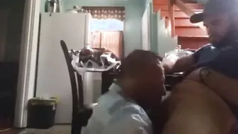 बड़े उम्र के आदमी को उत्सुहक युवा ट्विंक से जुनूनी ब्लोजॉब मिलता है