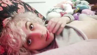 女性化的伪娘hanapups自慰并玩弄他的屁股