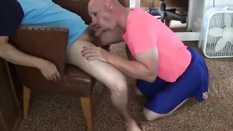 المتخنث مايكل كاراكسون يعطي أبي مص هواة