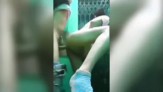 बड़े उम्र का लैटिन डैडी युवा शौकिया को कंडोम के बिना चोदता है हार्ड...